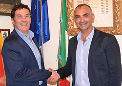 Vittorio Triscari con il sindaco Graziano Calanna