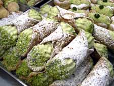 Cannoli alla crema di pistacchio