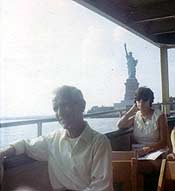 Peppino Camuto sul Ferry Boat con Lady Liberty sullo sfondo