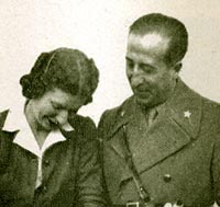 Il capitano medico Giulio Sconzo con la moglie