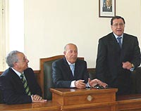Il presidente del consiglio comunale, Prestianni, il sindaco Firrarello ed il prof. Pizza