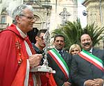 Il parroco Nunzio Galati ed i due sindaci